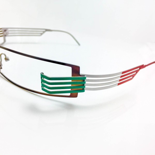 Farbbeschichtung einer Brille mit ausgefallenem Design